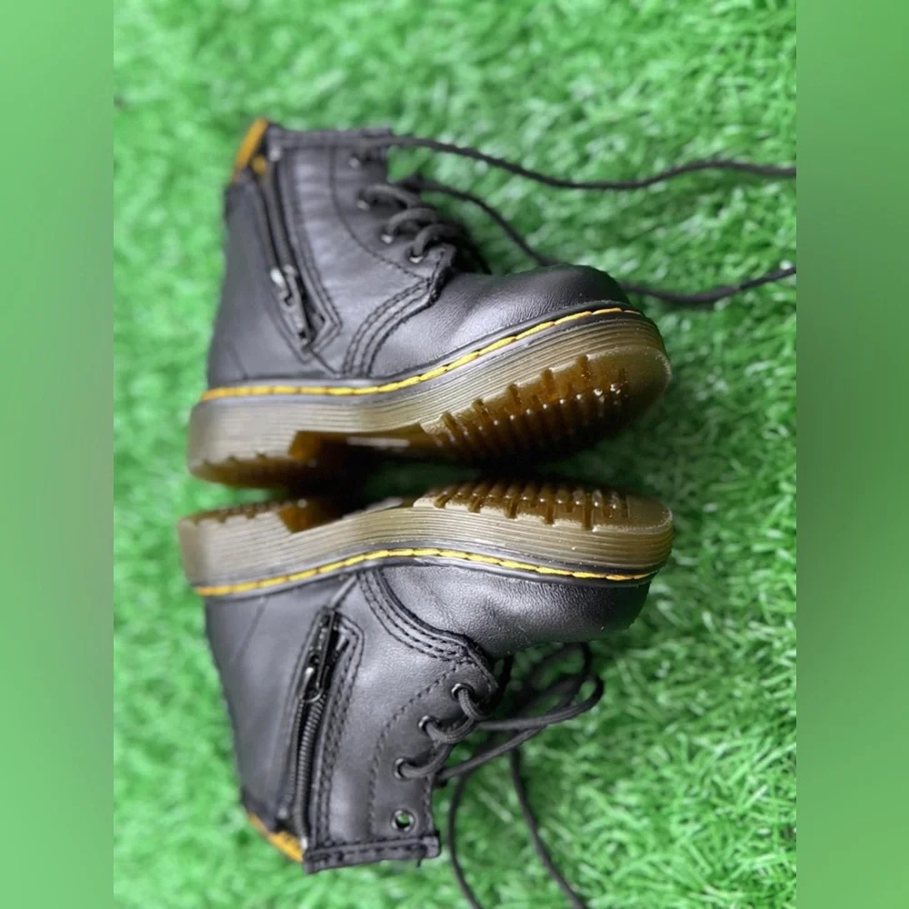 DR. MARTENS JUNIOR 1460‎ I SOFTY T LEATHER LACE UP BOOTS SIZE 4